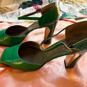 *ULTRA RARE* Vintage early-70s Pierre Cardin Paris Kelly Green w/ Gold Heels